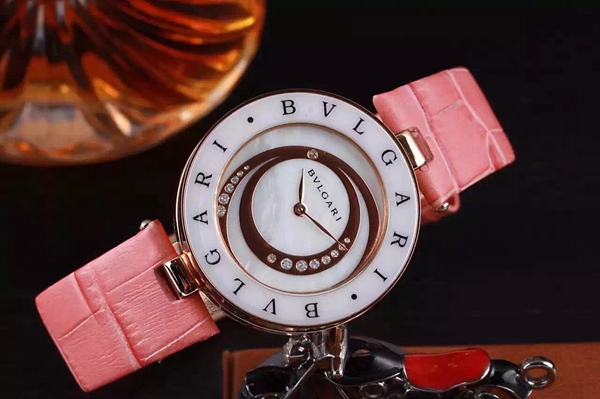 ブルガリ時計正面デザイン